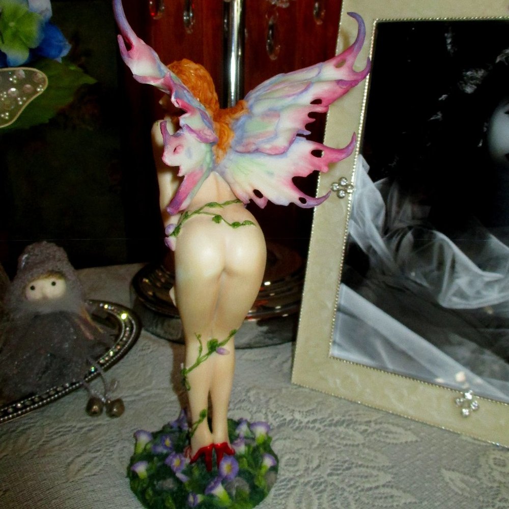 Veronese Fairy Statue - Picture 4 of 11